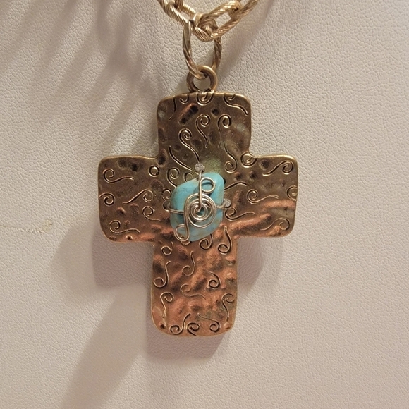 Matte Goldtone Cut Link Chain Necklace with Cross Pendent - Picture 5 of 5